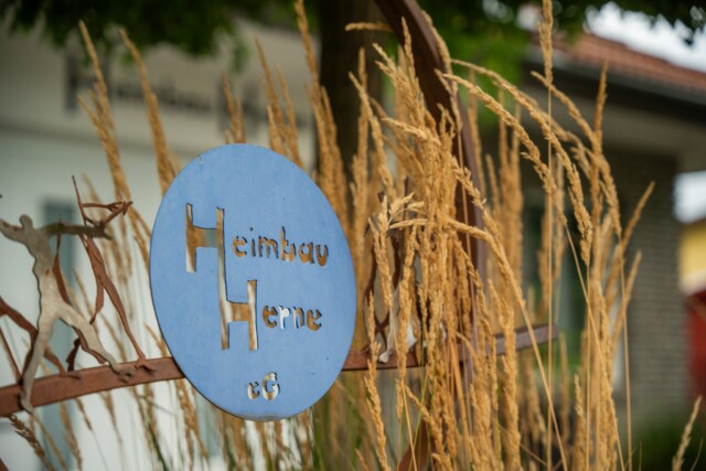 📢 Unsere neue Homepage ist online – moderner, informativer und noch näher bei euch!
👉 www.heimbauherne.de
Was erwartet euch?
✅ Wohnungsangebote: Entdeckt unsere aktuellen Mietwohnungen in Herne – ruhig gelegen, naturnah und bezahlbar.
✅ Über uns: Lernt unsere Geschichte kennen – seit 1927 stehen wir für sicheres und sozial verantwortbares Wohnen.
✅ Service & Kontakt: Alle Infos zu Mietersprechstunden, Ansprechpartnern und unserem „Flurfunk“-Magazin.
✅ Genossenschaftsvorteile: Mehr als nur wohnen – wir bieten Gemeinschaft, Sicherheit und stetige Modernisierung unserer 404 Wohnungen in 76 Häusern.
Unser Motto: „Mehr als nur wohnen…“
Wir investieren in Qualität, Technik und ein attraktives Wohnumfeld. Für euch bedeutet das: ein Zuhause, in dem ihr euch wohlfühlt.
📍 Adresse: Jahnstr. 29, 44625 Herne
📞 Kontakt: Tel. 02323 / 949023
🕐 Mietersprechstunden: Donnerstag 10–12 Uhr & 16–18 Uhr
➡️ Jetzt vorbeischauen und entdecken: 
www.heimbauherne.de
💬 Folgt uns für News & Aktionen
#HeimbauHerne #MehrAlsNurWohnen #HerneSüd #Wohnungsgenossenschaft #NeuerWebauftritt #HeimatHerne #ModernesWohnen